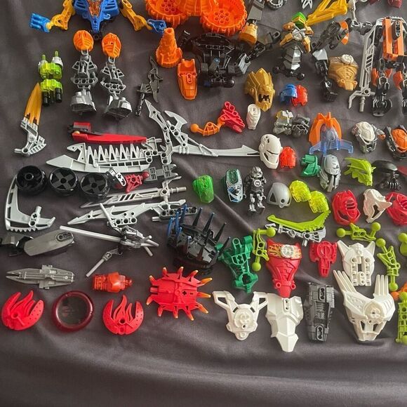 LEGO Bionicle / Hero Factory Lot Approximately 7 lbs Masks Weapons Arms Torsos P - Picture 9 of 14